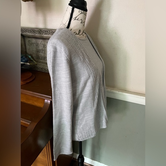 SAG HARBOR HEATHER GRAY CABLES GALORE SWEATER
NWT 44.00 - Picture 2 of 4